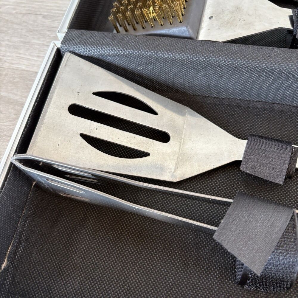 GATORADE GRILL TOOL SET IN STORAGE CASE 5 PCS - Picture 15 of 16